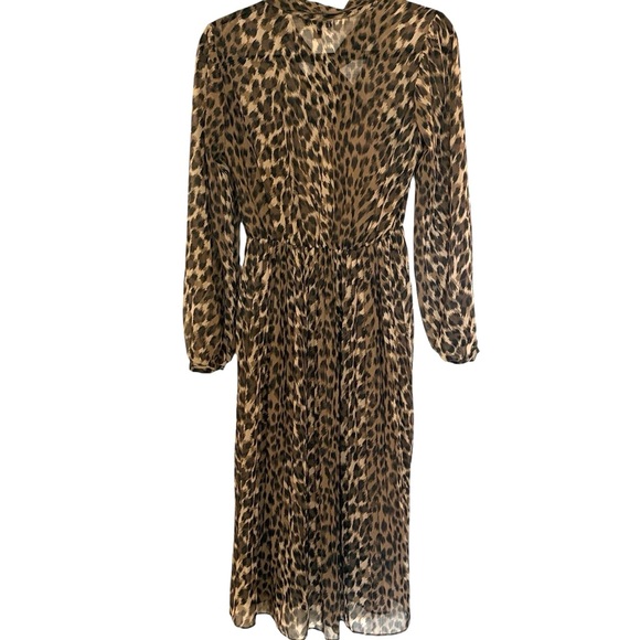 Banana Republic leopard print chiffon dress, bow neck, pleated skirt, size 2 - Picture 5 of 9